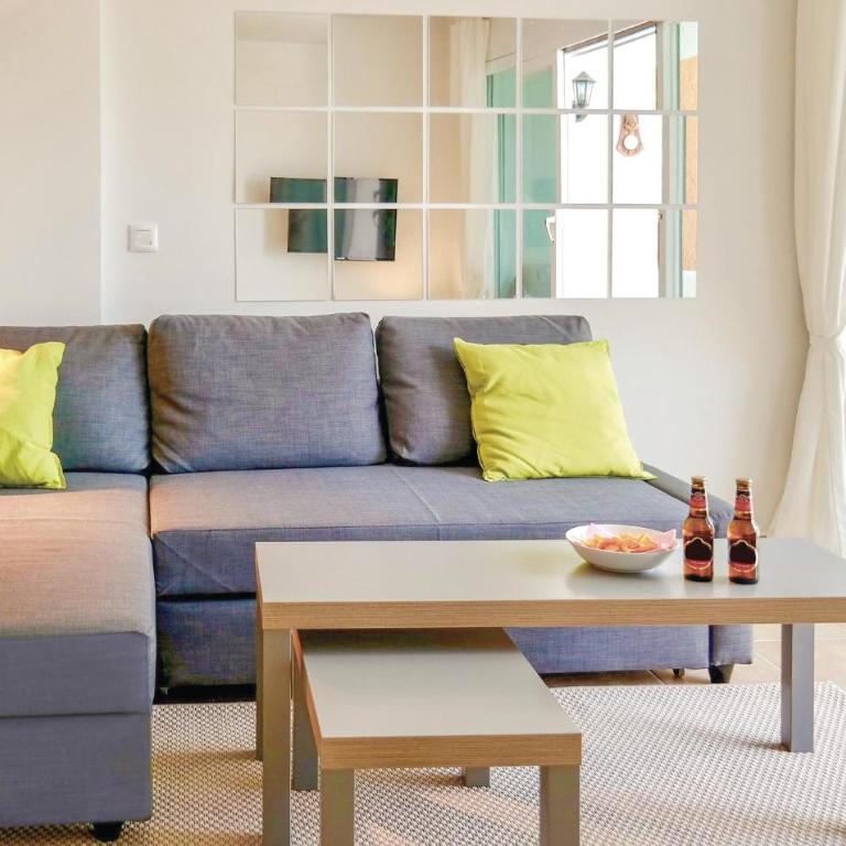 Lovely Apartment In Marbella With Swimming Pool - Apartamento de 1 dormitorio - 2