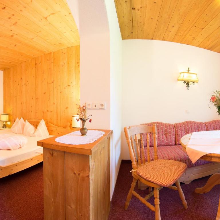 Hotel Rosengarten - Doppelzimmer mit Balkon - 3