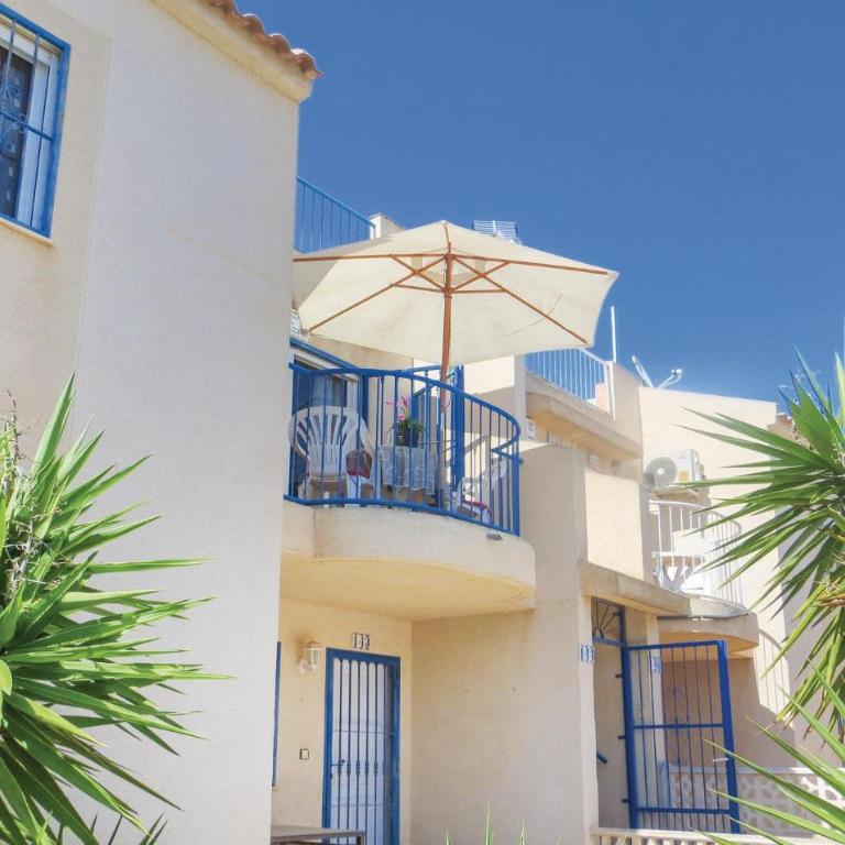 Beautiful Apartment In Torrevieja - Apartamento de 2 dormitorios - 3