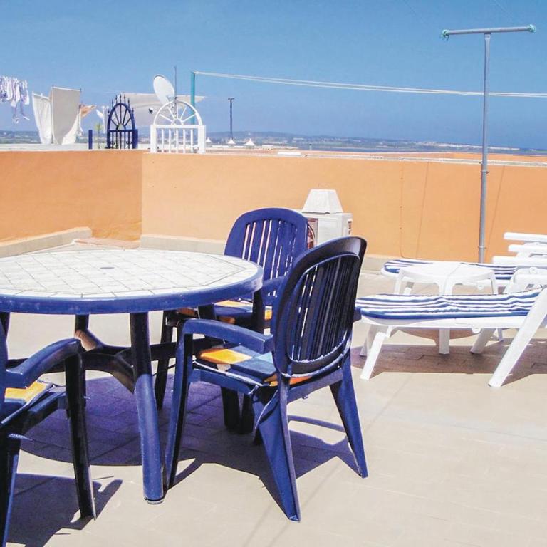 Beautiful Apartment In Torrevieja - Apartamento de 2 dormitorios - 4
