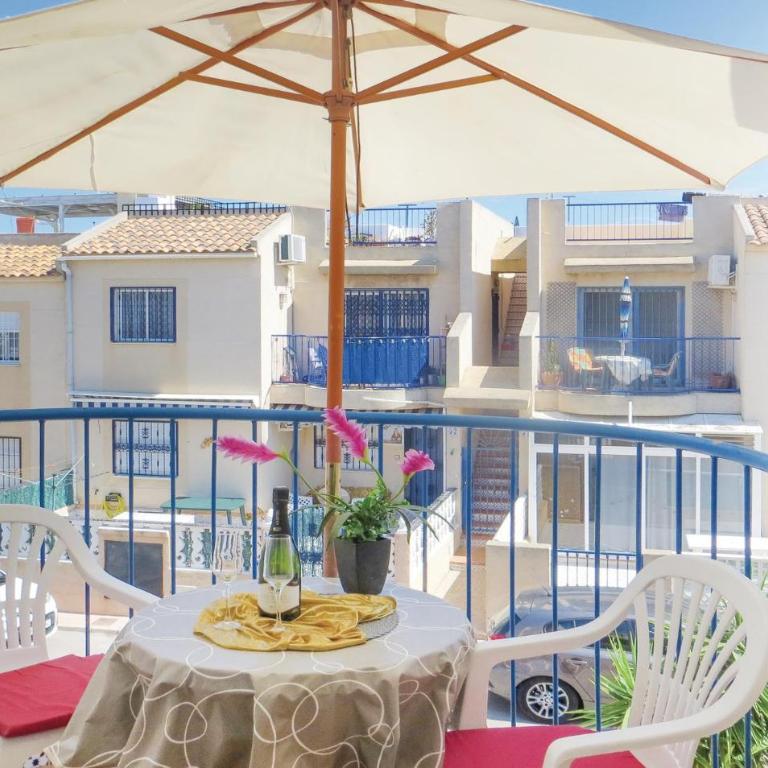 Beautiful Apartment In Torrevieja - Apartamento de 2 dormitorios - 5