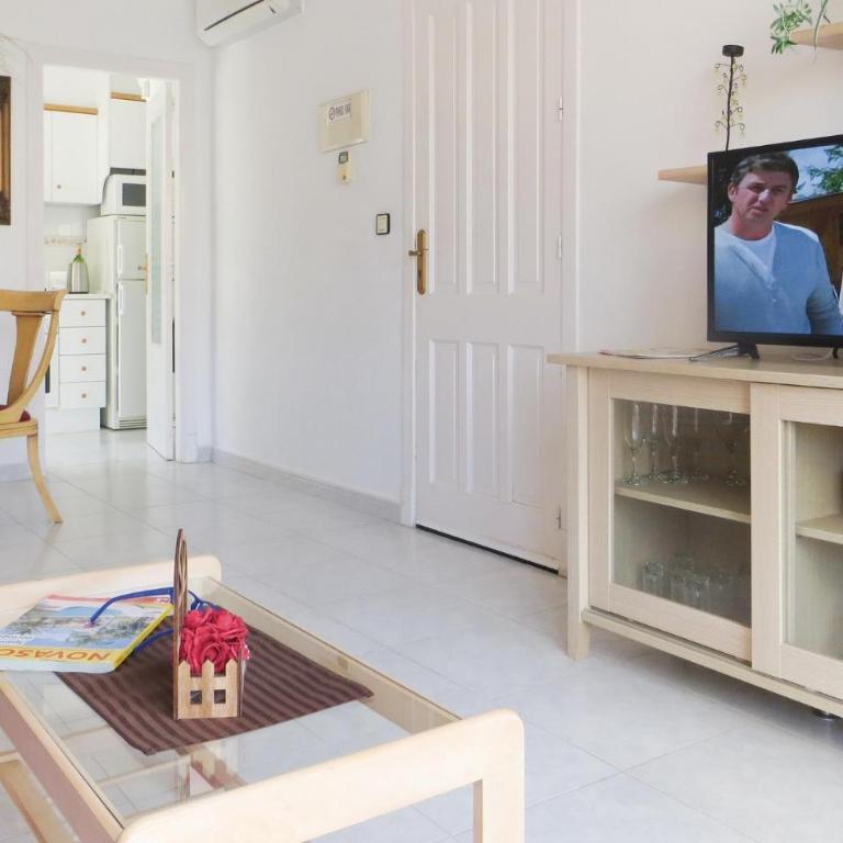 Beautiful Apartment In Torrevieja - Apartamento de 2 dormitorios - 9