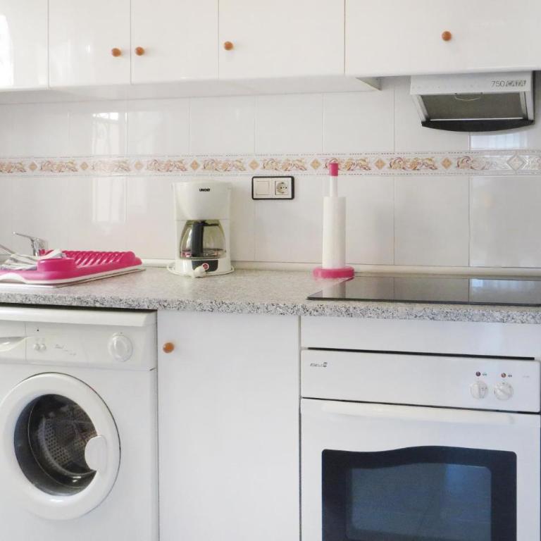 Beautiful Apartment In Torrevieja - Apartamento de 2 dormitorios - 10