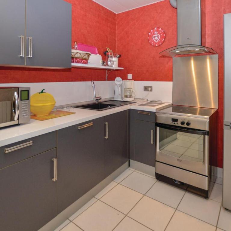 1 Bedroom Amazing Apartment In La Bourboule - Appartement 1 Chambre - 3