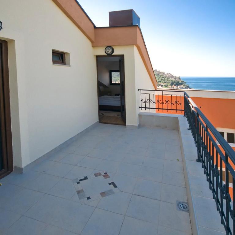 Apartments Ivan - Apartman sa 2 Spavaće Sobe, Terasom i Pogledom na More - 31