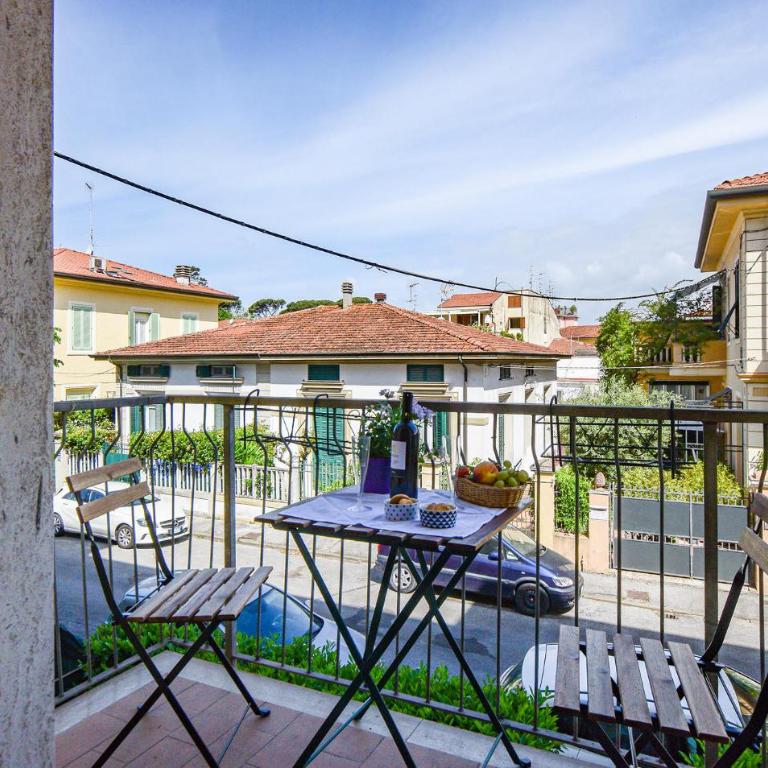 Cozy Apartment In Viareggio With Wifi - Appartamento con 2 Camere da Letto - 1