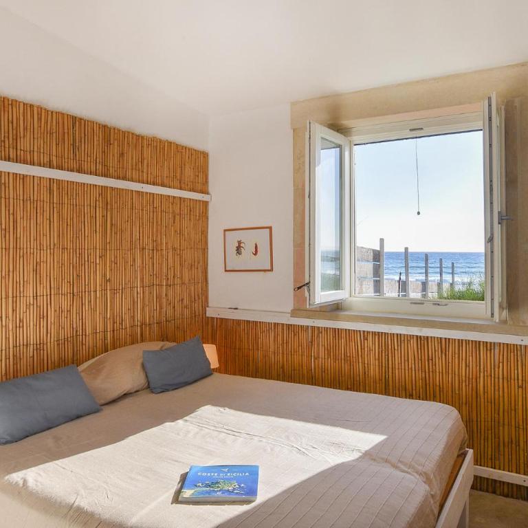 3 Bedroom Beach Front Home In Siracusa - Casa Vacanze con 3 Camere da Letto - 11