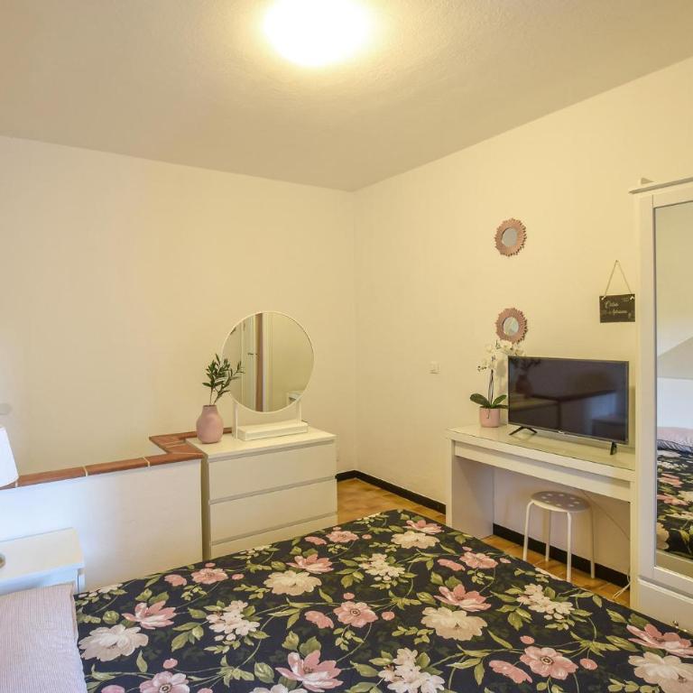 1 Bedroom Lovely Apartment In Moneglia - One-Bedroom Apartment - 11