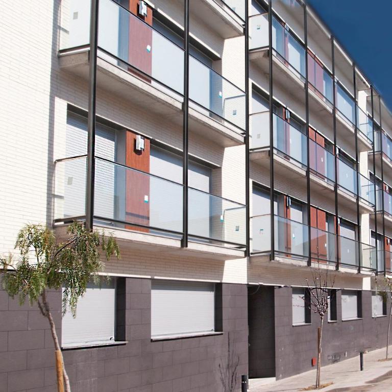 PLATJA 32 1º 1ª. - Three-Bedroom Apartment - 2