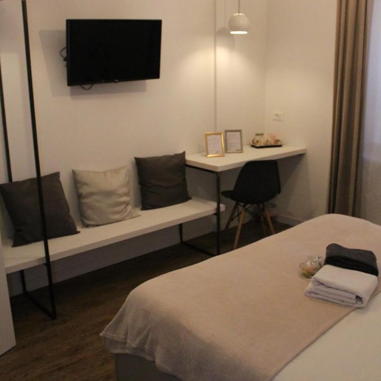 St. Peter's Luxury Rooms - Camera Matrimoniale Deluxe con Doccia - 2
