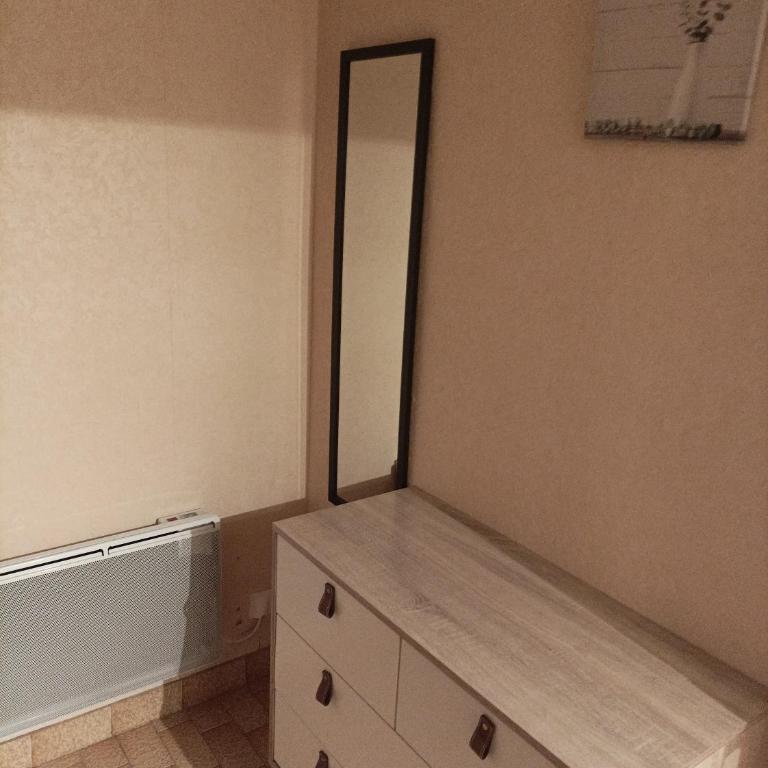 Lara 5 - Grand T2 sans vis-à-vis Parking - Près centre-port, île des Loisirs, plage Richelieu - Appartement 1 Chambre - 26