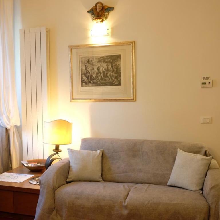 Delizioso Bilocale Fiorentino - Appartamento con 1 Camera da Letto - 2
