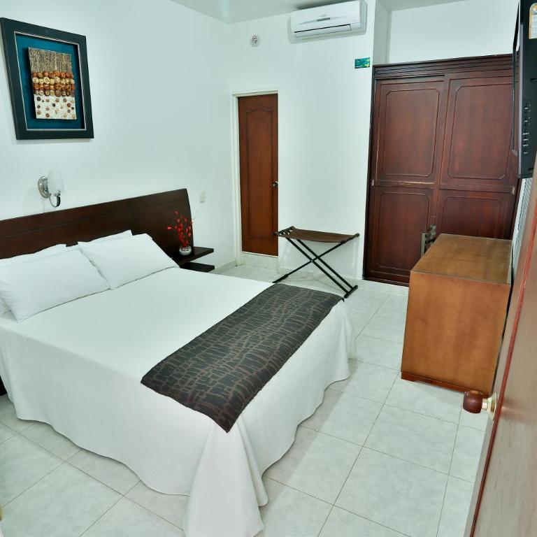 Casablanca Hotel, RestoBar, Catering, Eventos & Turismo en Garzón - Habitación Superior - 1 cama grande - 4