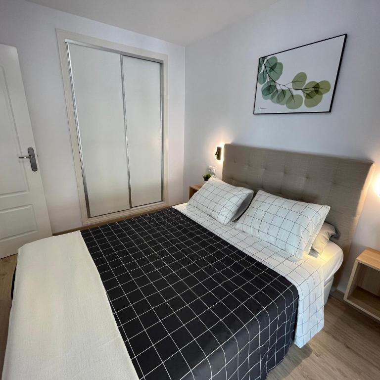 Alicante Beach Apartment - One-Bedroom Apartment - 11