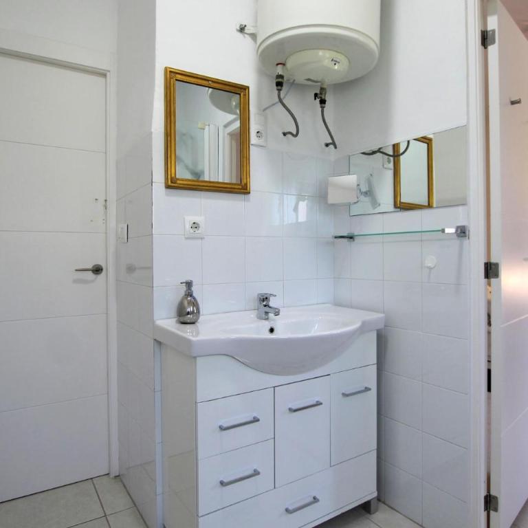Gorgeous Home In El Campello - Casa de vacaciones de 5 dormitorios - 26