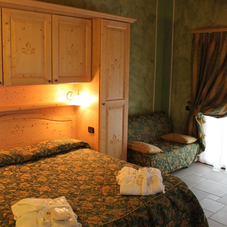 Boscone Suite Hotel - Camera Deluxe - 4