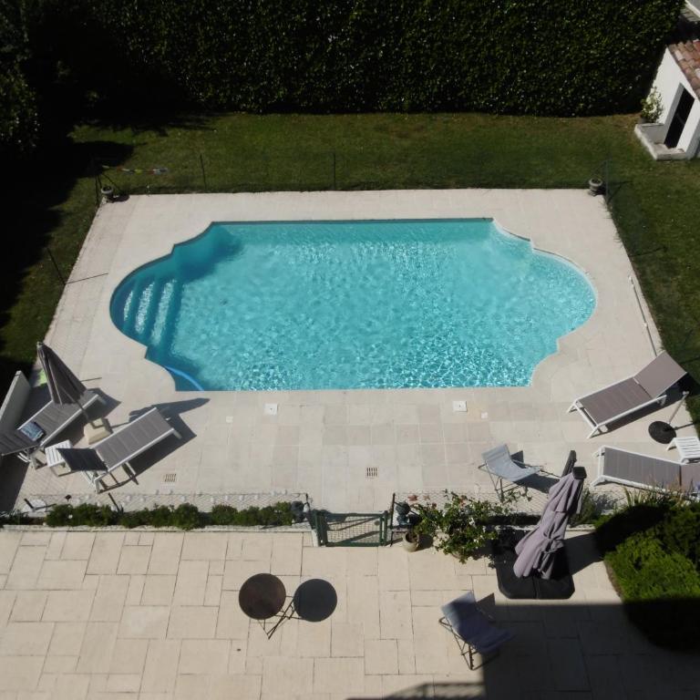 Cottage Massanet - Chambre Triple - Vue sur la Piscine - 8