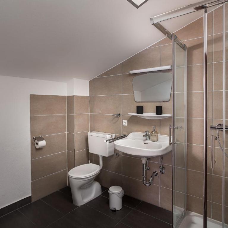Alpine View Apartments - Apartment with Balcony - 32