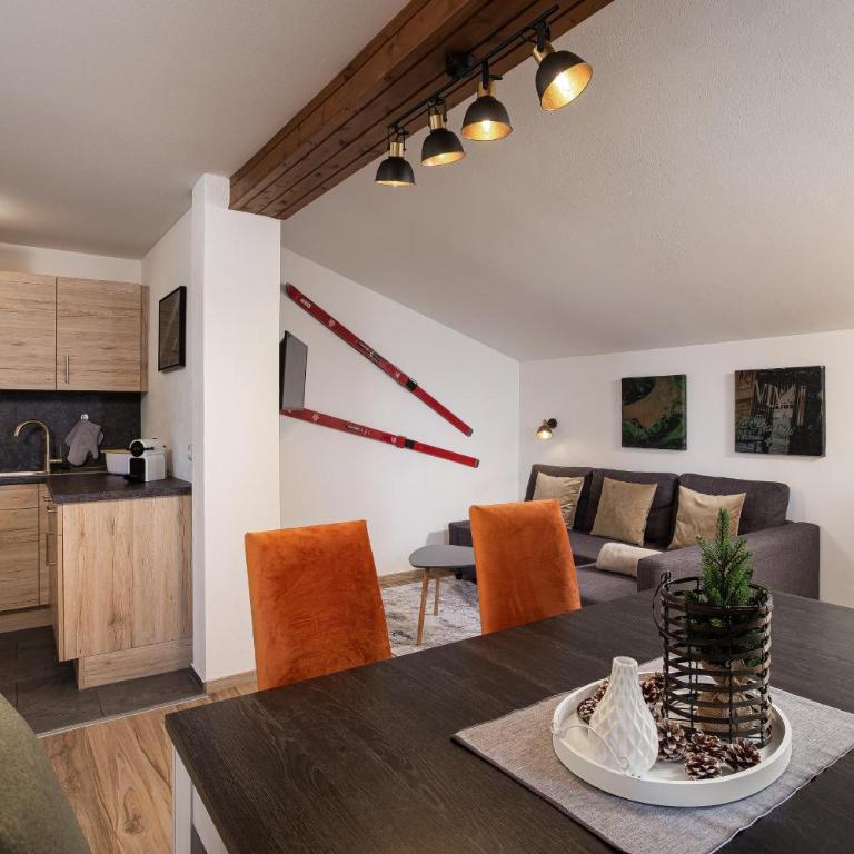 Alpine View Apartments - Apartment with Balcony - 16