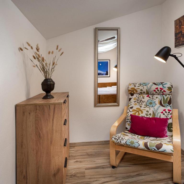 Alpine View Apartments - Apartment with Balcony - 31