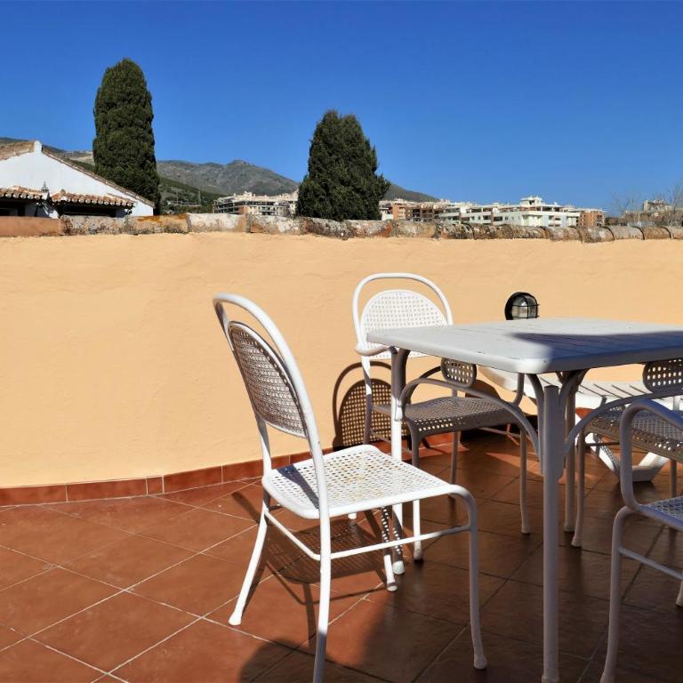 Casa de los Limones by Michael FAMILY VILLA NEAR PUERTO MARINA - Five-Bedroom House - 74