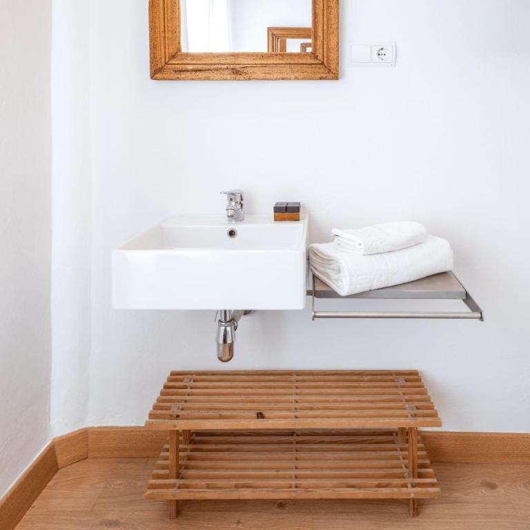 Hostal Parque Ibiza - Habitación Individual con baño externo - 4