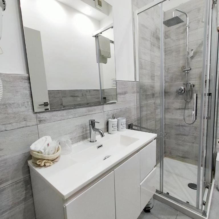 B&B Giovaldi's Torino - Camera Matrimoniale con Bagno Privato - 8