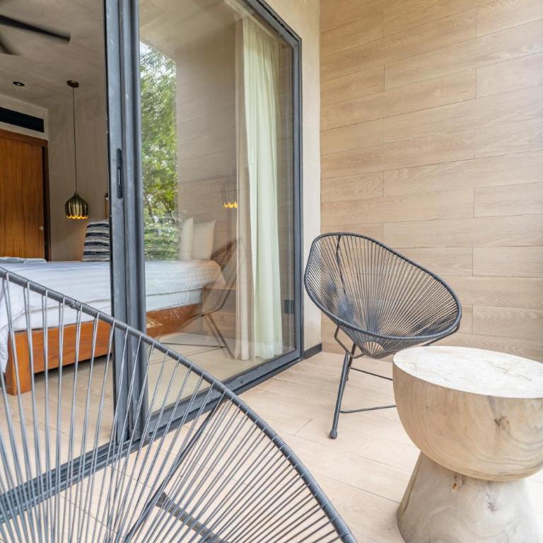 ELEMENT Apartments - Studio with Balcony - 10