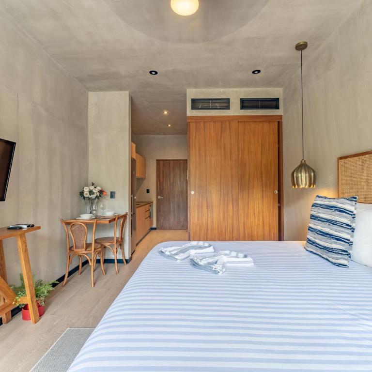 ELEMENT Apartments - Studio with Balcony - 12