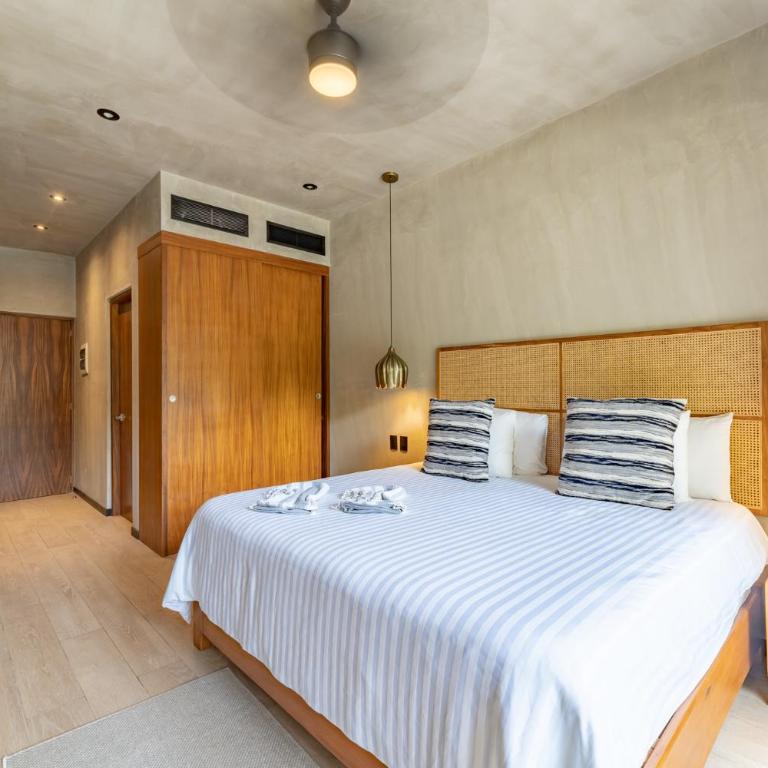 ELEMENT Apartments - Studio with Balcony - 14