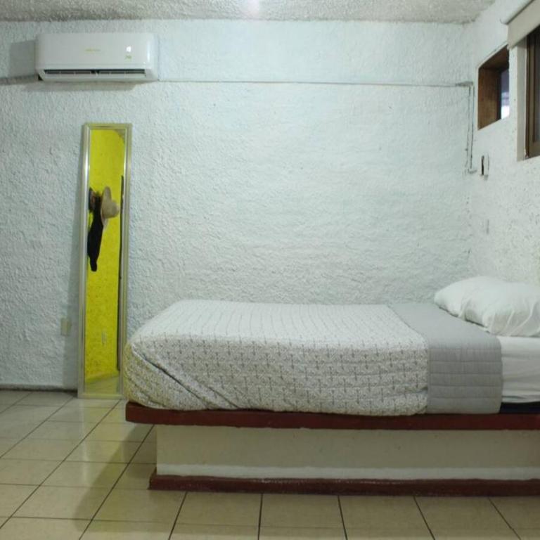 Hotel Perla Mazatlan - Double Room with Private Bathroom - 5