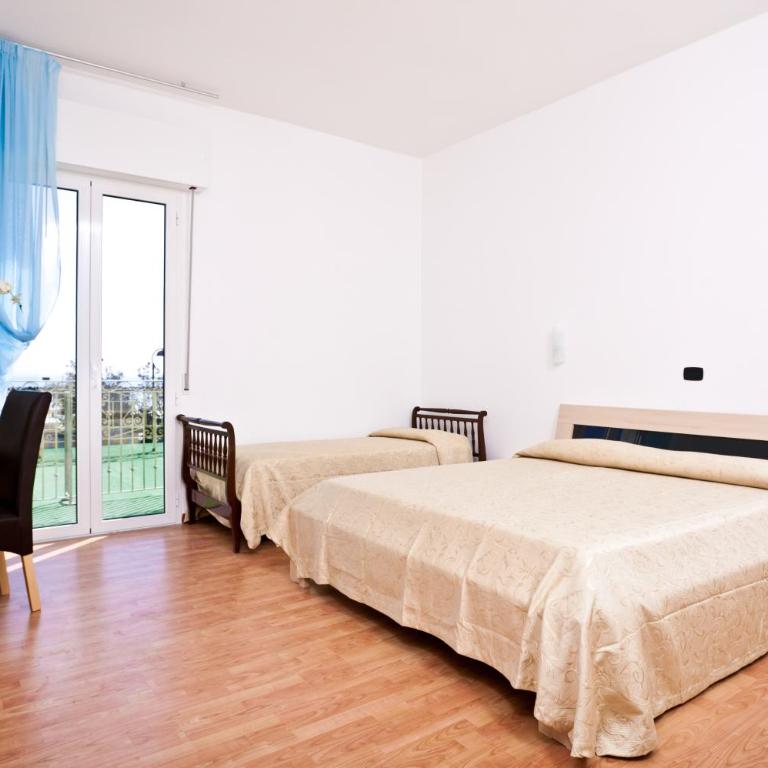 Hotel Holiday Park - Camera Tripla - 1