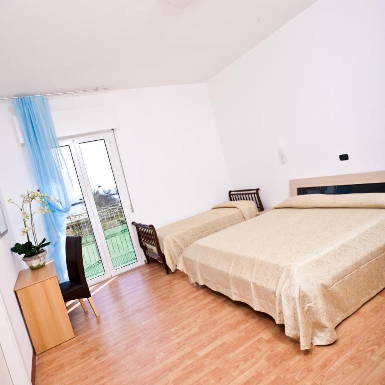 Hotel Holiday Park - Camera Tripla - 3