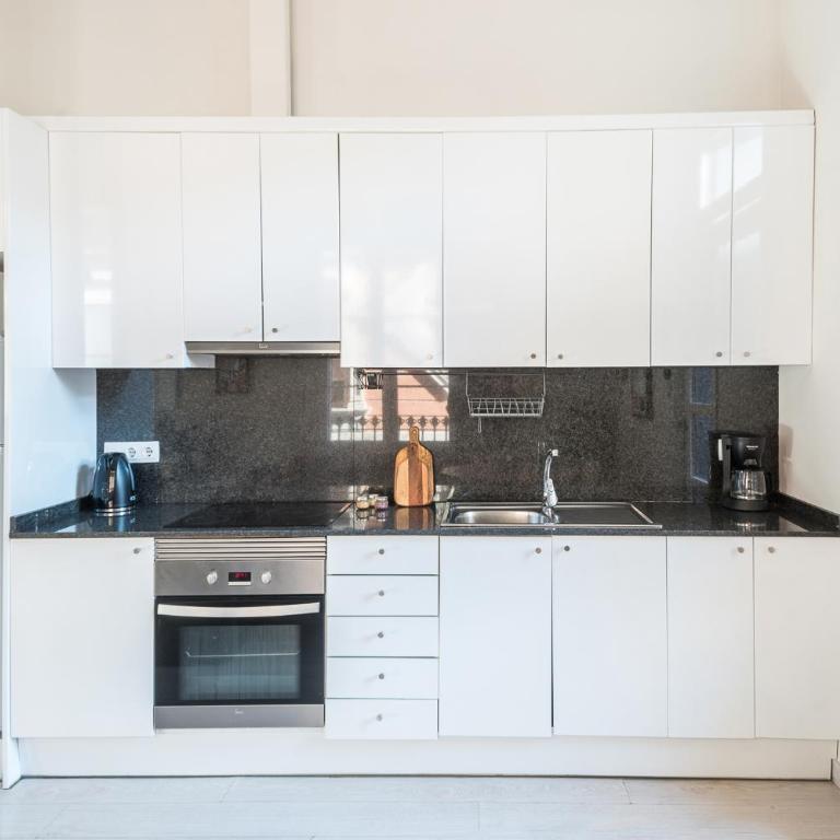 Cozy Apartment with Terrace in Gracia, Barcelona Local Life - Two-Bedroom Apartment - 10