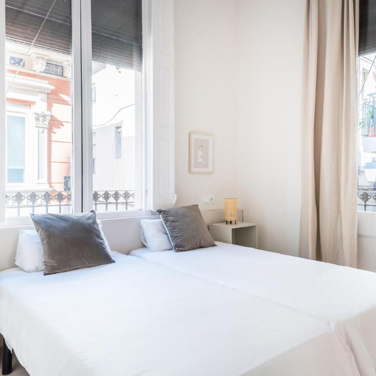 Cozy Apartment with Terrace in Gracia, Barcelona Local Life - Two-Bedroom Apartment - 12