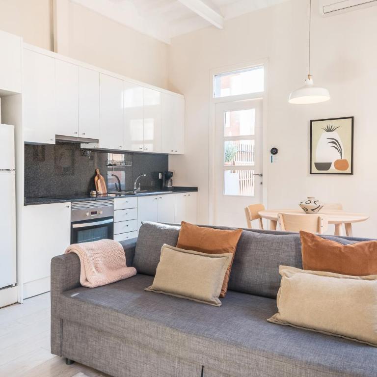 Cozy Apartment with Terrace in Gracia, Barcelona Local Life - Two-Bedroom Apartment - 5