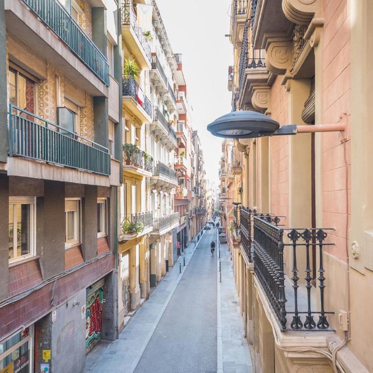 Cozy Apartment with Terrace in Gracia, Barcelona Local Life - Two-Bedroom Apartment - 21