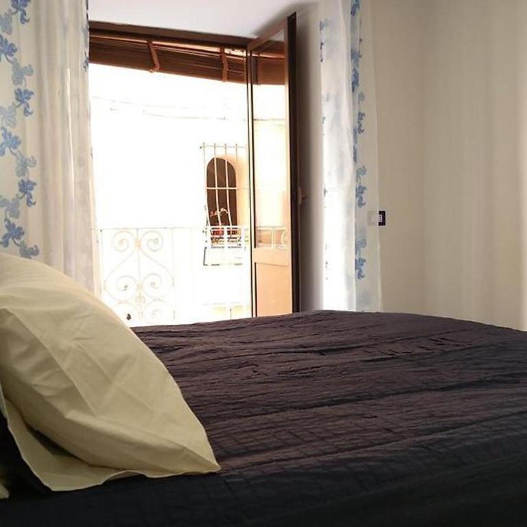 Sunshine House - One-Bedroom House - 3