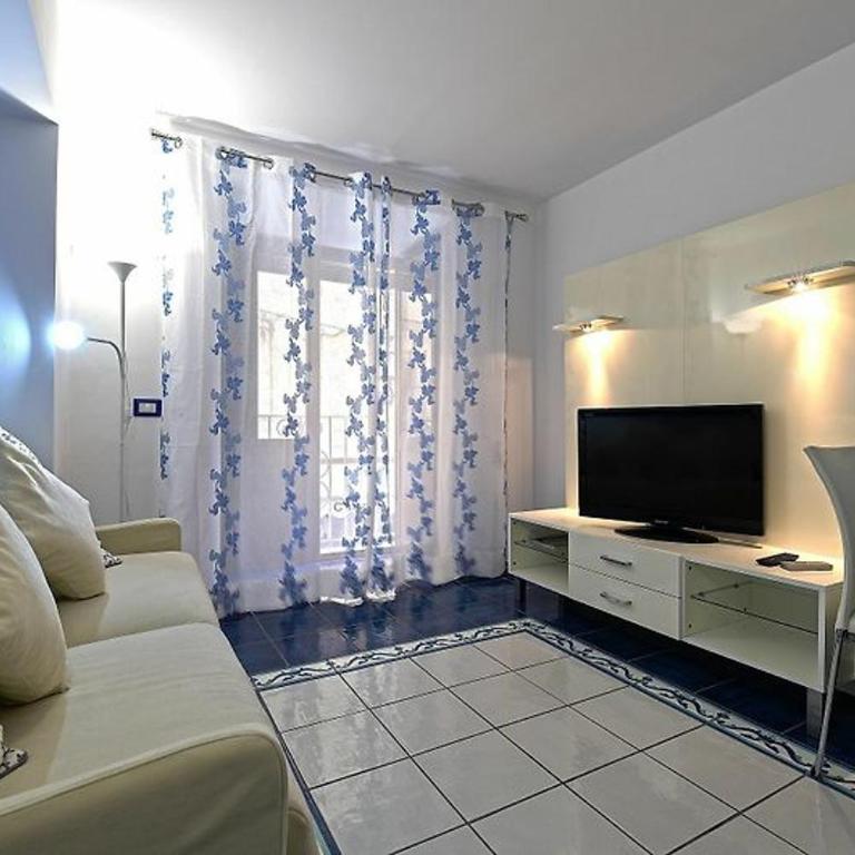 Sunshine House - One-Bedroom House - 8