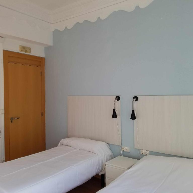 Russafa Youth Hostel - Camera Tripla con Bagno in Comune - 10