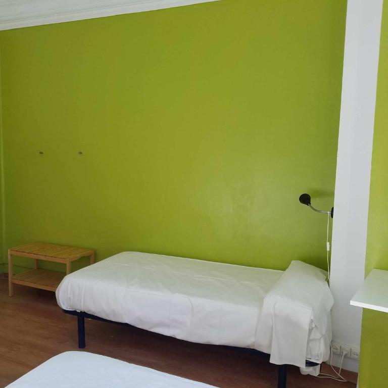 Russafa Youth Hostel - Camera Tripla con Bagno in Comune - 12