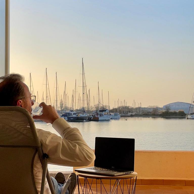 Studio - Les pieds dans l'eau agréable en toutes saisons 4 couchages - climatisation - parking privé - piscine sur mer - vue magnifique et rare - situation optimum - Les argonautes - Ile des pêcheurs - Cap d'Agde - One-Bedroom Apartment - 25