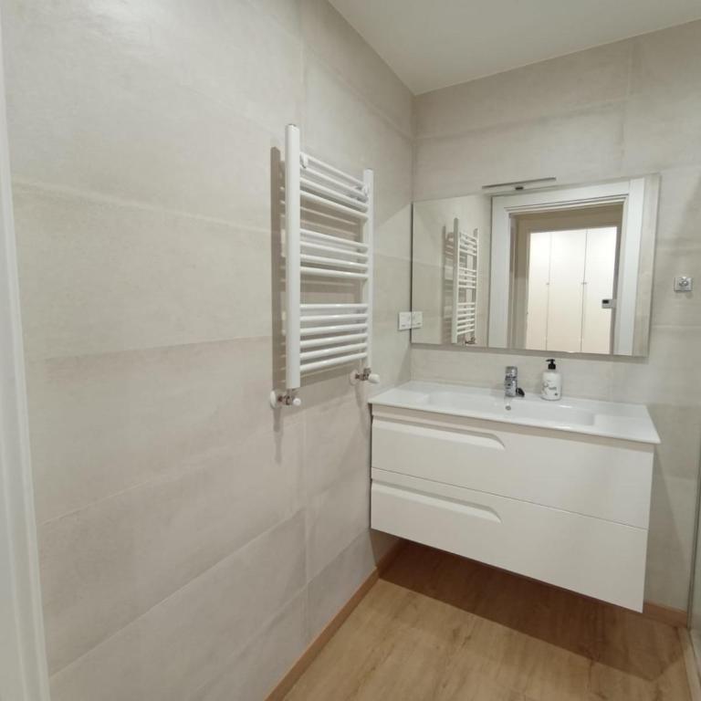 Nuevo y Luminoso en Plaza Moyua - Two-Bedroom Apartment - 24