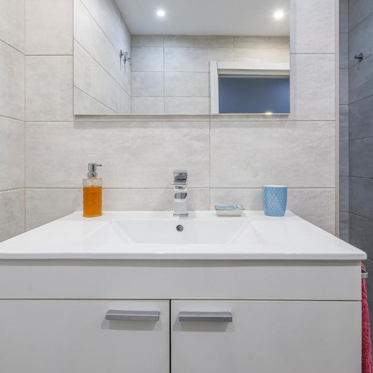 Minimalismo de Vanguardia con altas calidades 1 BR - One-Bedroom Apartment - 29
