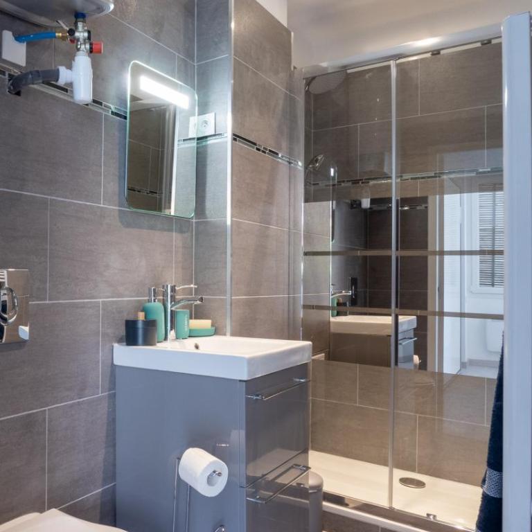 Studio lumineux Place de Lenche Panier Marseille - Appartement 1 Chambre - 15