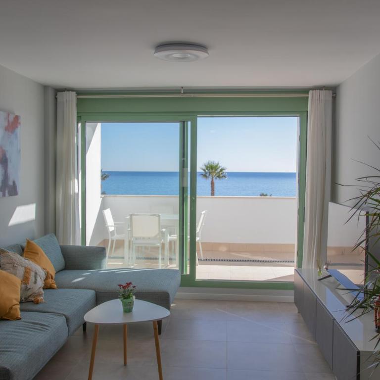 Precioso apartamento frente a la playa con piscina - Apartamento de 2 dormitorios - 1