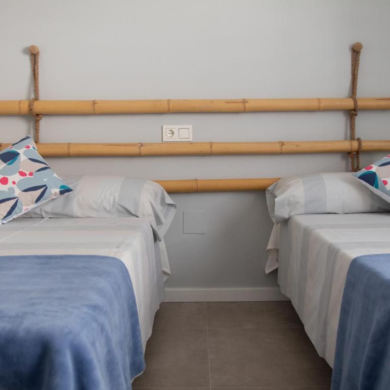 Precioso apartamento frente a la playa con piscina - Apartamento de 2 dormitorios - 29