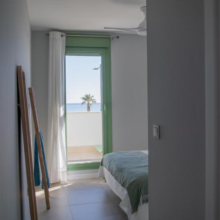 Precioso apartamento frente a la playa con piscina - Apartamento de 2 dormitorios - 34