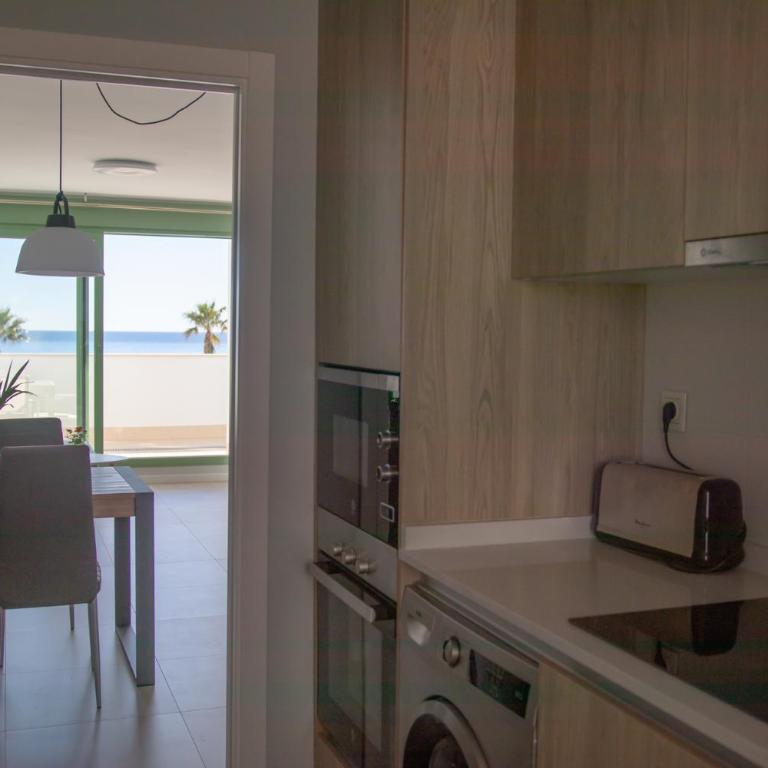 Precioso apartamento frente a la playa con piscina - Apartamento de 2 dormitorios - 18