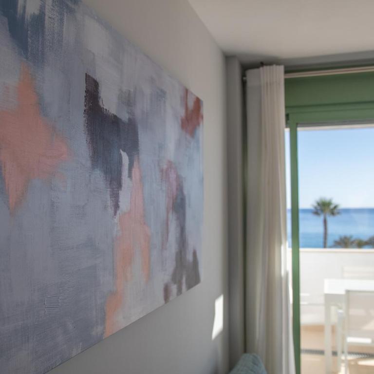 Precioso apartamento frente a la playa con piscina - Apartamento de 2 dormitorios - 4